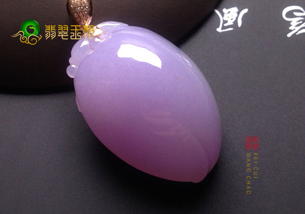 糯种紫罗兰寿桃翡翠挂件佩戴能带来福气安康
