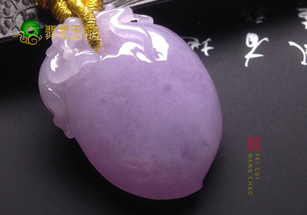 糯种紫罗兰寿桃翡翠挂件佩戴能带来福气安康