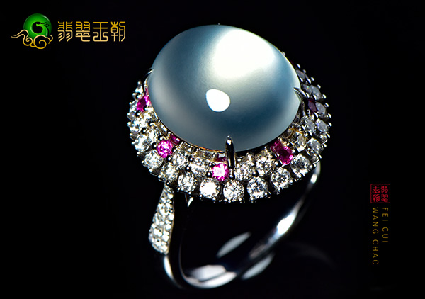 玻璃种无色翡翠戒指和钻石戒指哪个更有价值