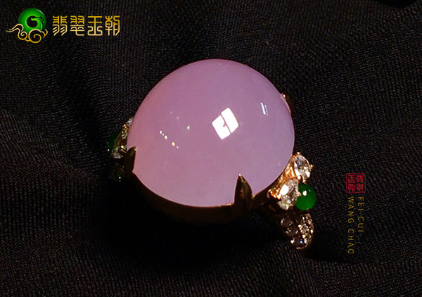 冰种紫罗兰翡翠蛋面真实颜色该如何正确观察