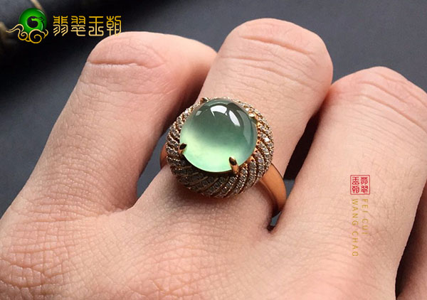 冰种晴水色翡翠镶嵌戒指一般多少钱能买到？
