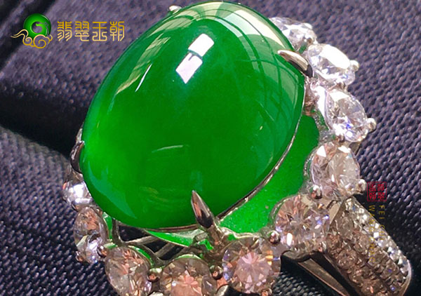 冰种阳绿色翡翠戒指收藏时应该注重哪些忌讳