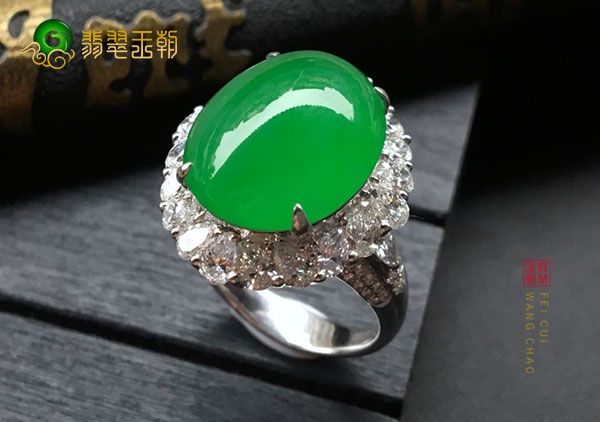 冰种满绿翡翠镶嵌戒指收藏时要注意的几个问题