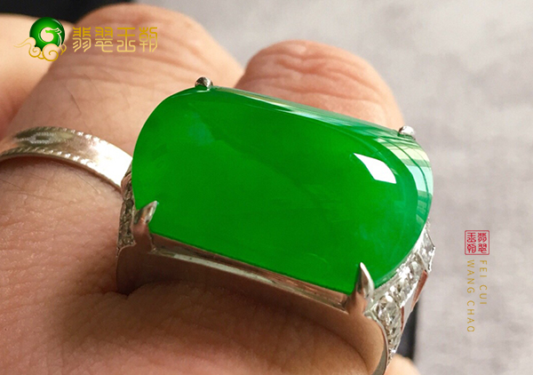冰种阳绿翡翠马鞍戒指的各种不同款式形状特点